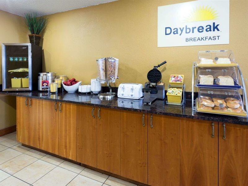 Days Inn & Suites By Wyndham Northwest Indianapolis Dış mekan fotoğraf