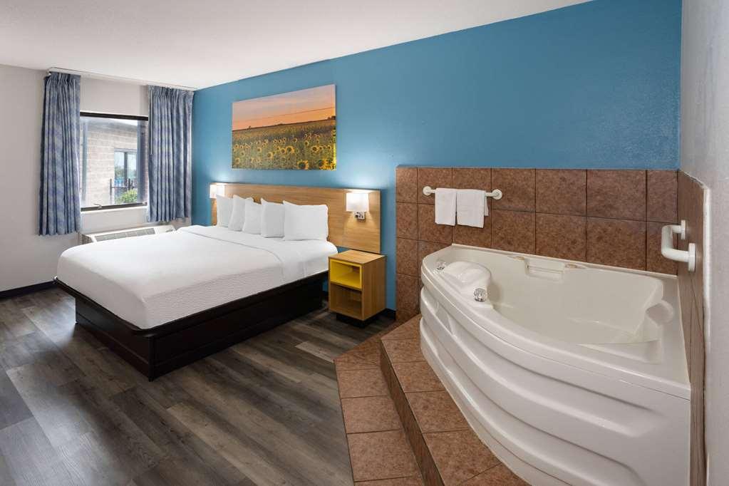 Days Inn & Suites By Wyndham Northwest Indianapolis Oda fotoğraf