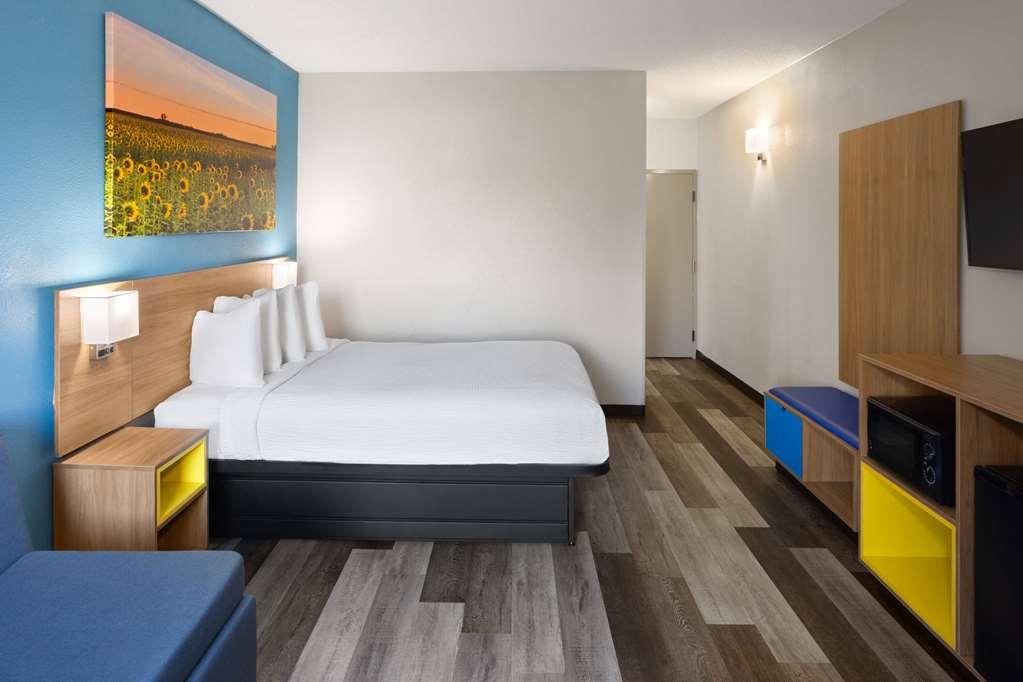 Days Inn & Suites By Wyndham Northwest Indianapolis Oda fotoğraf