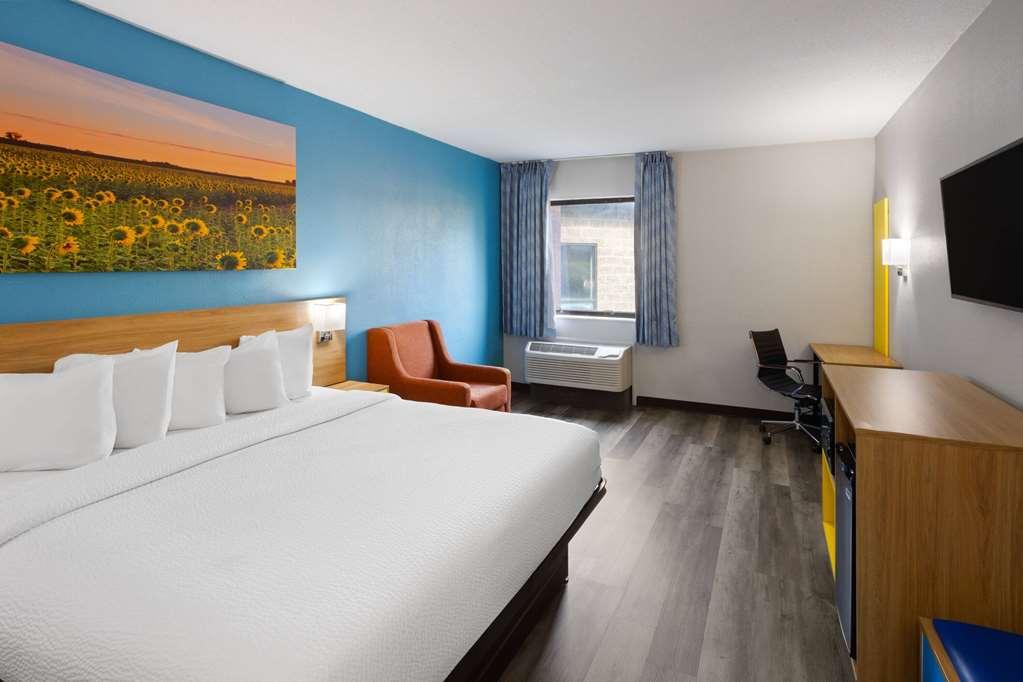 Days Inn & Suites By Wyndham Northwest Indianapolis Oda fotoğraf