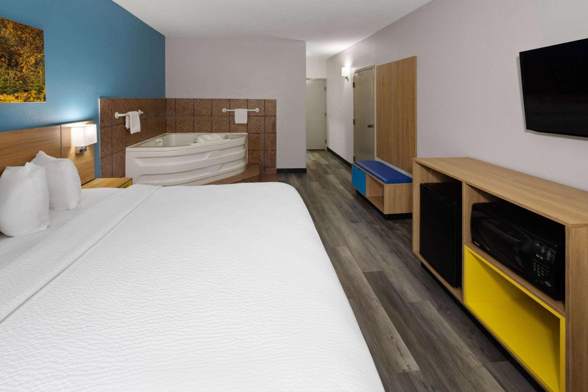 Days Inn & Suites By Wyndham Northwest Indianapolis Dış mekan fotoğraf