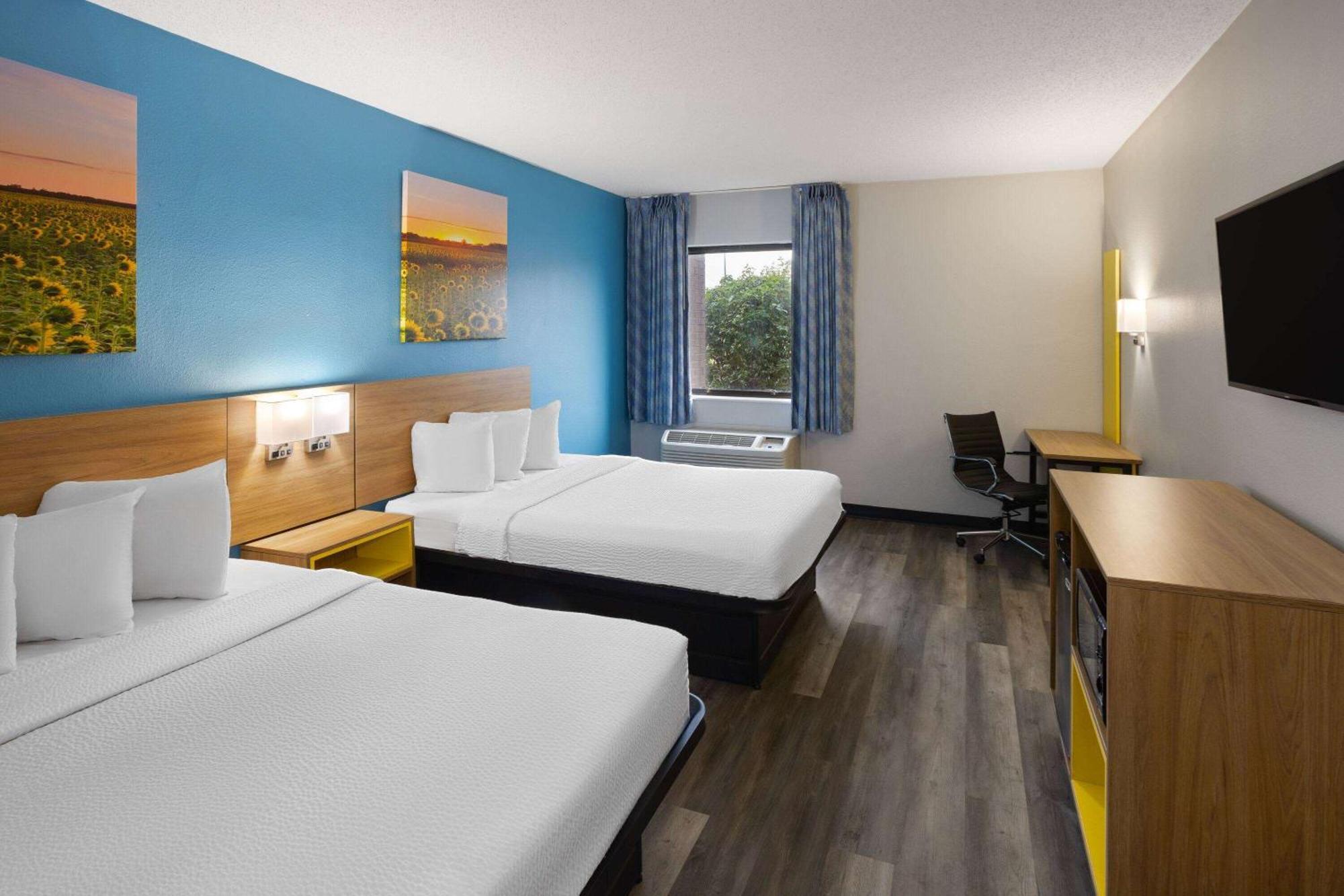 Days Inn & Suites By Wyndham Northwest Indianapolis Dış mekan fotoğraf