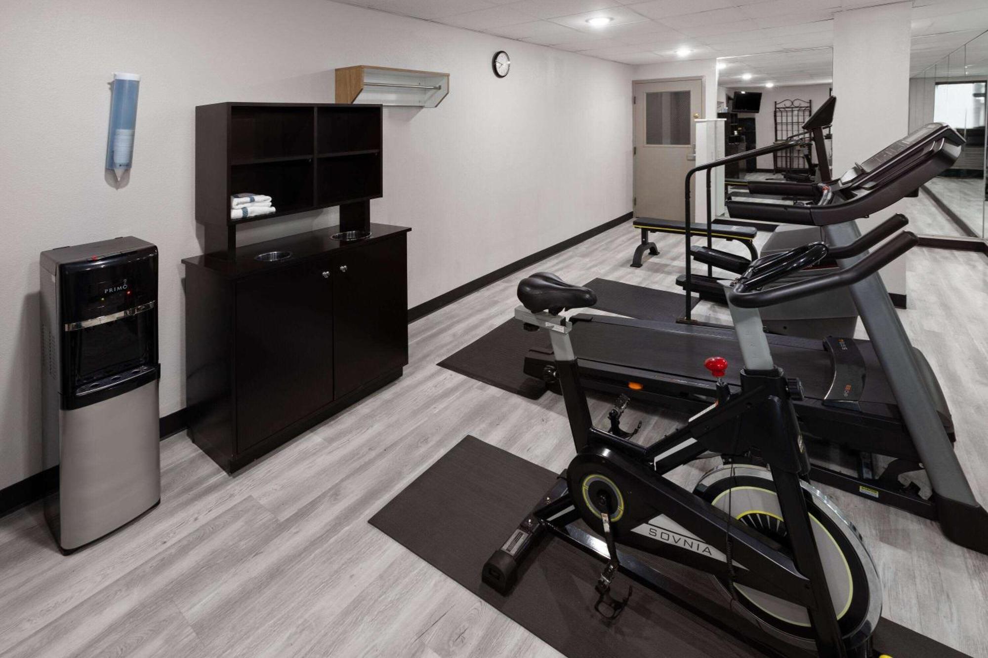 Days Inn & Suites By Wyndham Northwest Indianapolis Dış mekan fotoğraf