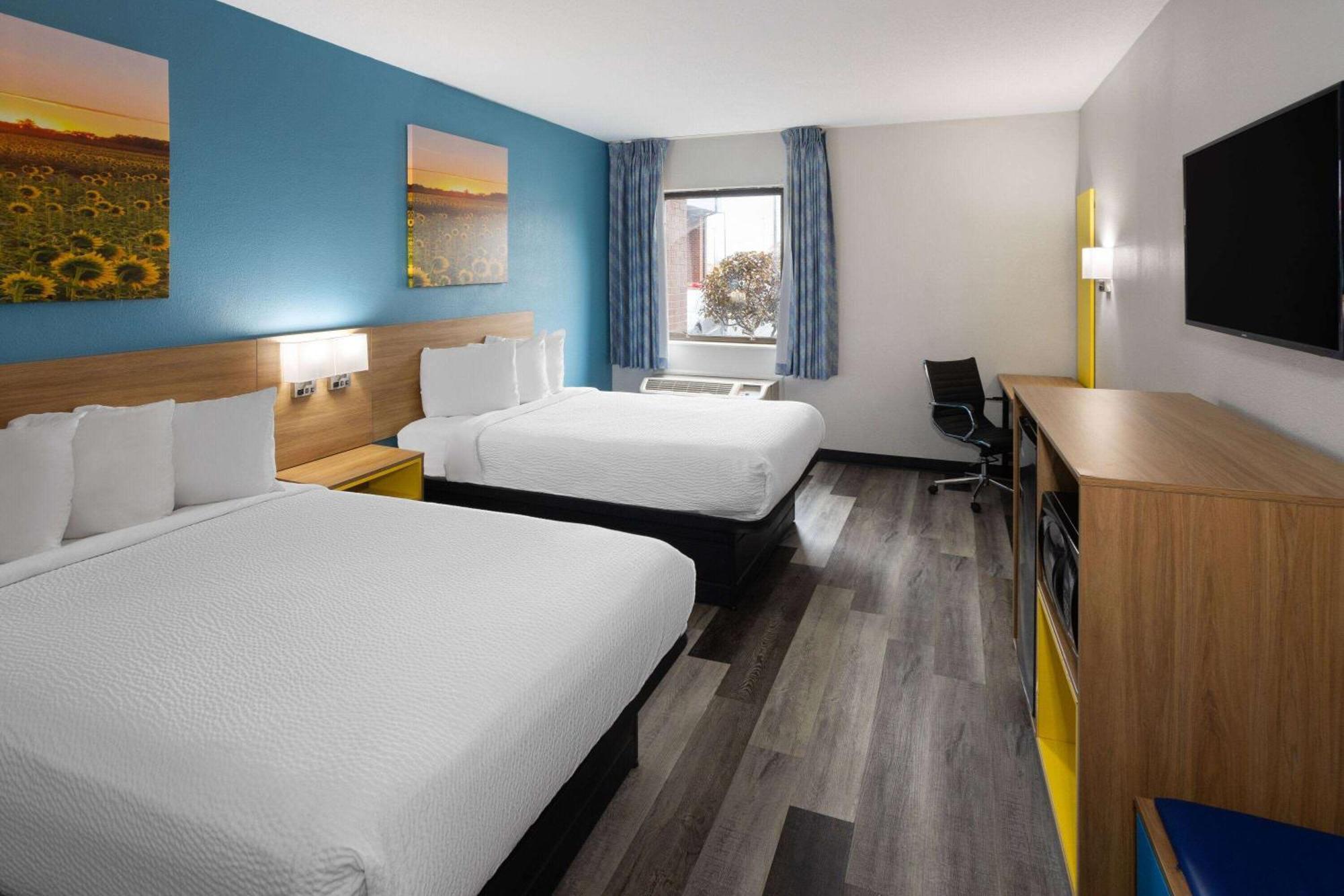 Days Inn & Suites By Wyndham Northwest Indianapolis Dış mekan fotoğraf