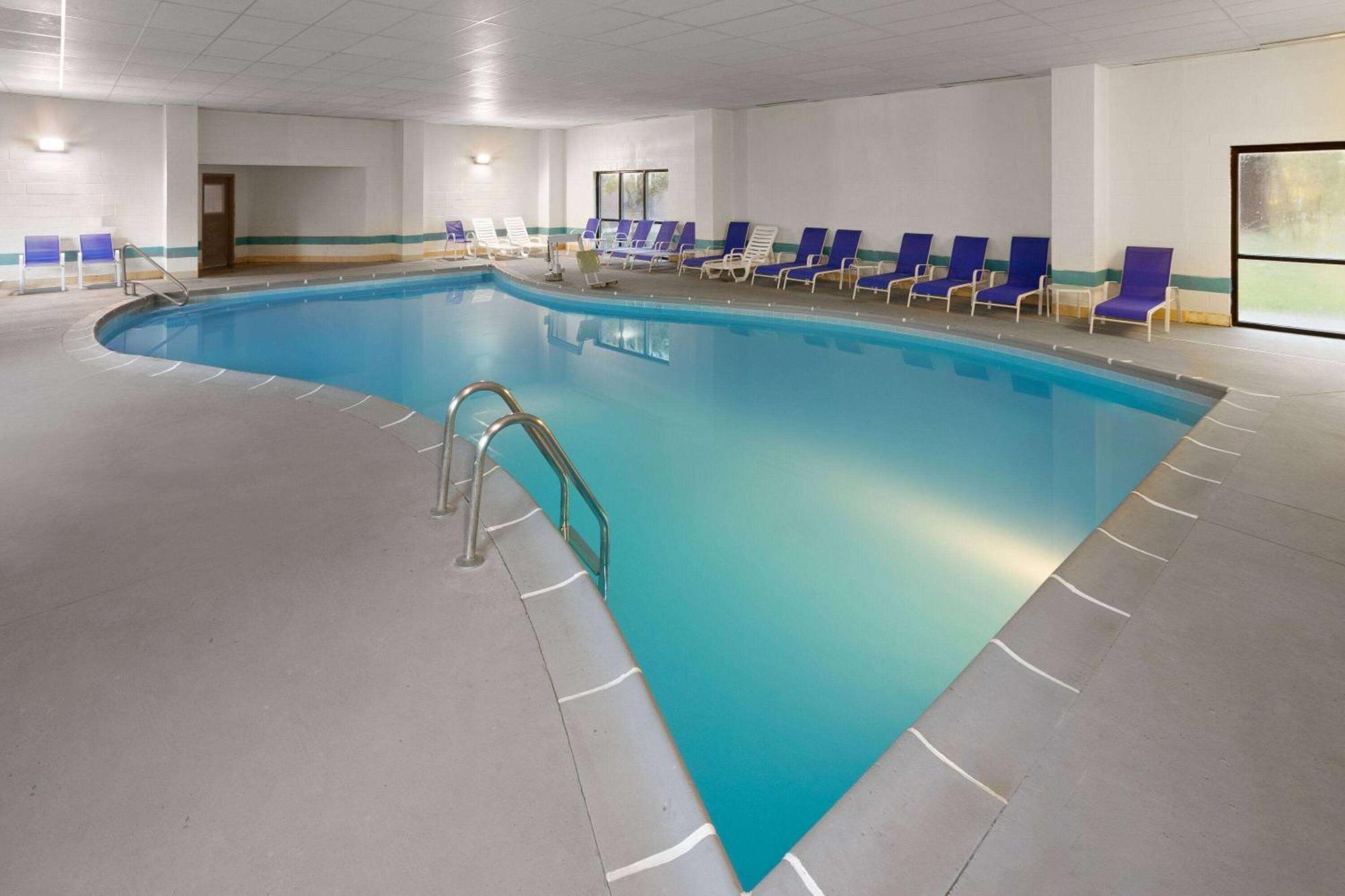 Days Inn & Suites By Wyndham Northwest Indianapolis Dış mekan fotoğraf
