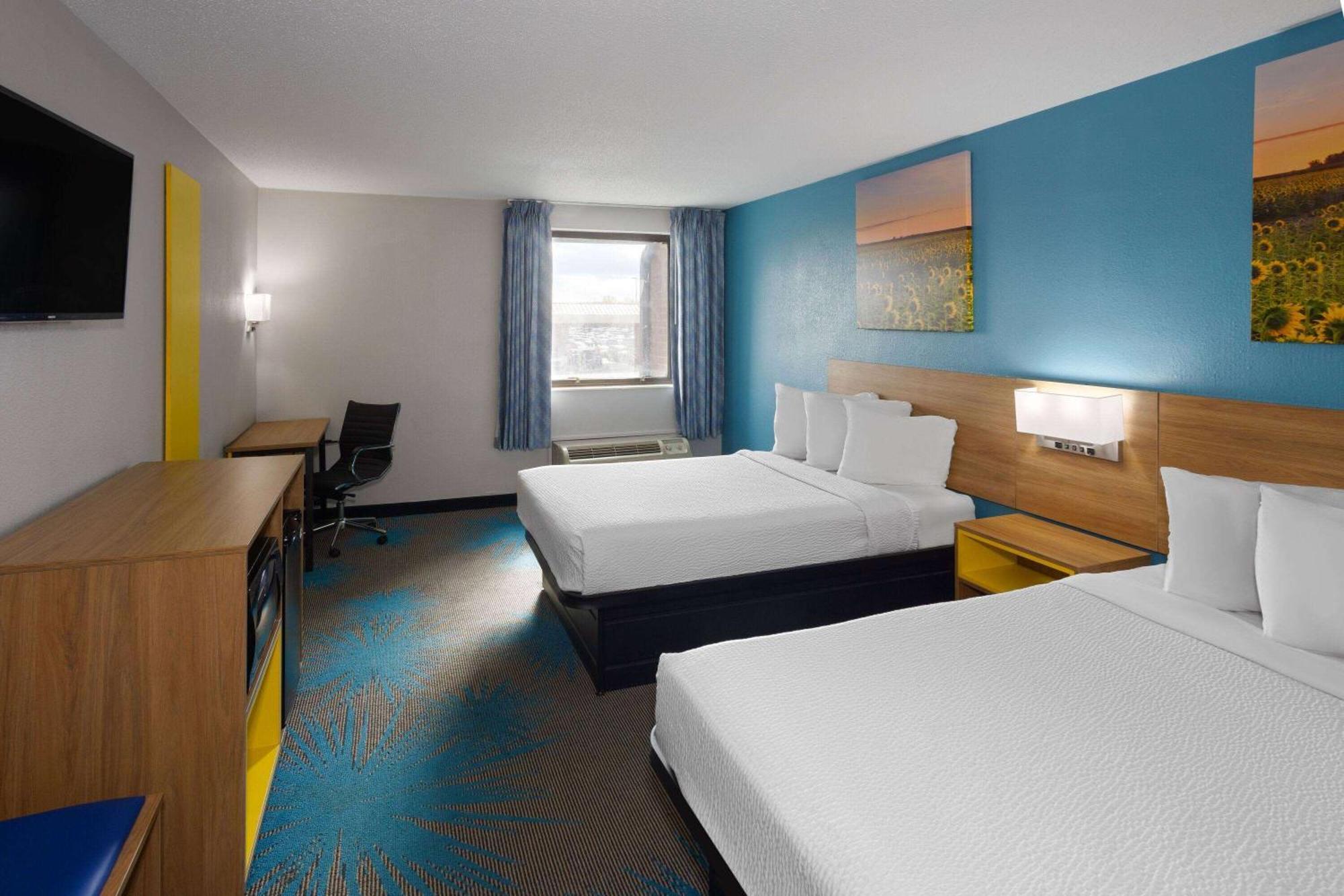 Days Inn & Suites By Wyndham Northwest Indianapolis Dış mekan fotoğraf