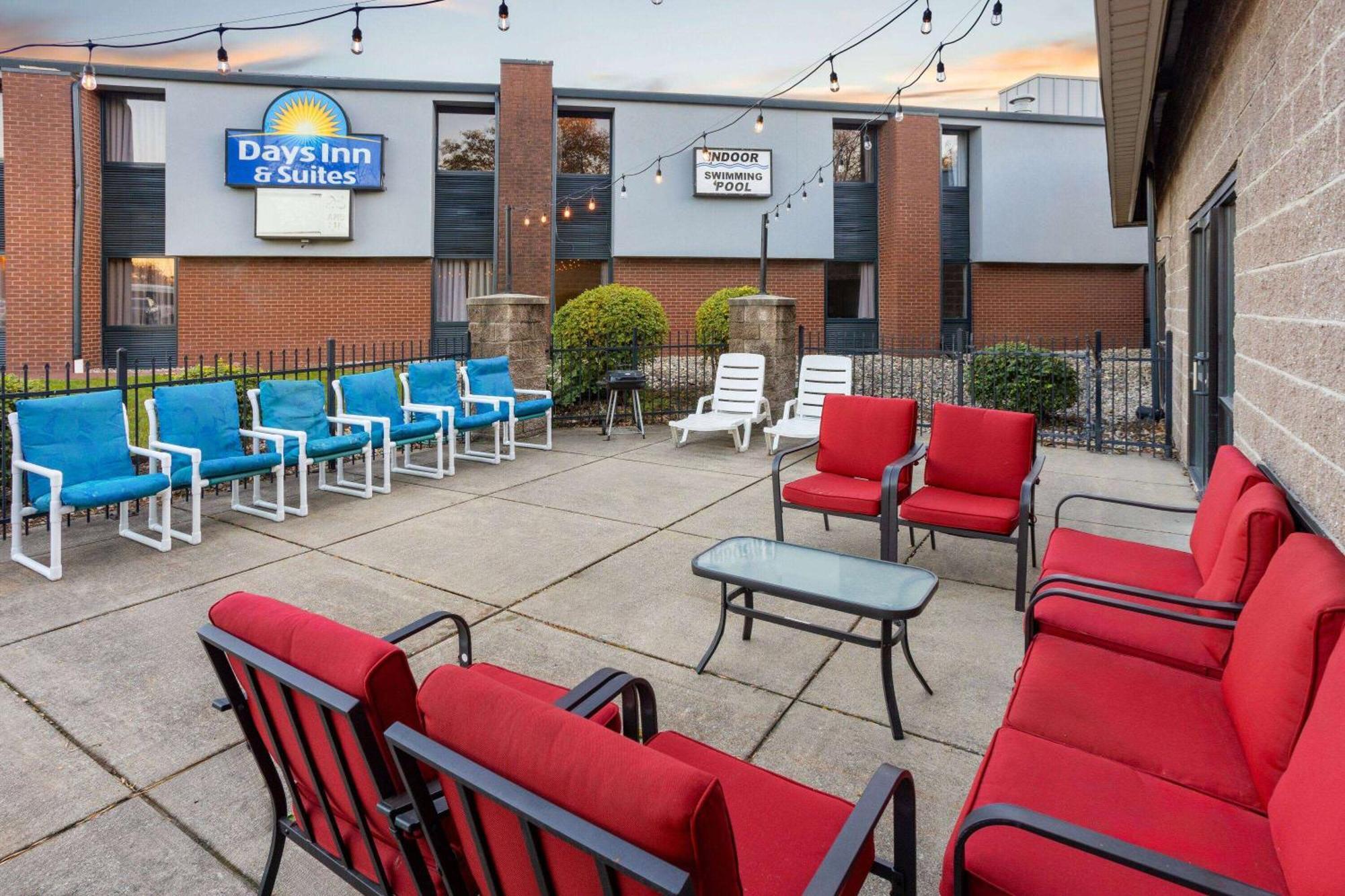 Days Inn & Suites By Wyndham Northwest Indianapolis Dış mekan fotoğraf